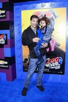 los angeles - 2 de febrero johnathon schaech, camden quinn schaech en lego movie 2 estreno de la segunda parte en el teatro del pueblo el 2 de febrero de 2019 en westwood, ca foto