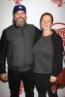 los angeles - 11 de abril - tyler labine, invitado en el estreno de super troopers 2 en arclight hollywood el 11 de abril de 2018 en los angeles, ca foto