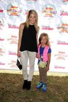 los angeles - 16 de agosto - allison holker, weslie fowler en el pirata y la princesa de disney junior - poder de hacer el bien en avalon el 16 de agosto de 2014 en los angeles, ca foto