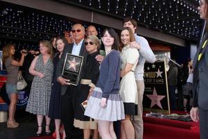 los angeles - 5 de abril - adam west, familia en la ceremonia de la estrella del paseo de la fama de adam west hollywood en hollywood blvd. el 5 de abril de 2012 en los angeles, ca foto