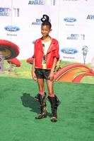 los angeles - 26 de junio - willow smith llegando a los 11 premios anuales de apuestas en el auditorio shrine el 26 de junio de 2004 en los angeles, ca foto