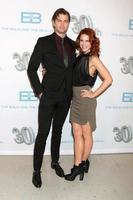 los angeles - 23 de marzo - pierson fode, courtney hope en la celebración en el set de 30 años de negrita y bella y sus 23 nominaciones a los emmy durante el día en cbs televsision city el 23 de marzo de 2017 en los angeles, ca foto