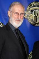 los angeles - 12 de febrero - james cromwell en el área de prensa de los premios de la sociedad americana de directores de fotografía 2012 en el grand ballroom, hollywood y highland el 12 de febrero de 2012 en los angeles, ca foto