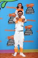 los angeles - 24 de marzo nick cannon, cannon marroquí en los premios kid s choice 2018 en el foro el 24 de marzo de 2018 en inglewood, ca foto