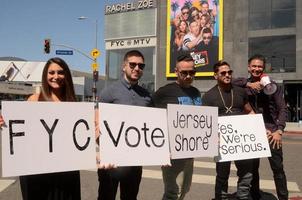 los angeles - 15 de junio - deena nicole cortese, vinny guadagnino, mike la situacion, ronnie ortiz-magro, pauly d en la llamada de foto del elenco de jersey shore fyc en la avenida melrose el 15 de junio de 2018 en west hollywood, ca