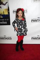 los angeles - 15 de enero - aubrey anderson emmons llega a la noche de apertura de peter pan en pantages theater el 15 de enero de 2013 en los angeles, ca foto