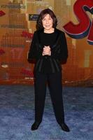 los angeles - 1 de diciembre lily tomlin en el estreno de spider-man into the spider-verse en el teatro del pueblo el 1 de diciembre de 2018 en westwood, ca foto