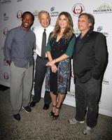 los angeles - 8 de diciembre - anthony mackie, tom hanks, rita wilson, ben donenberg en el 25th anual simplemente shakespeare en el amplio escenario el 8 de diciembre de 2015 en santa monica, ca foto