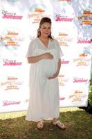 los angeles - 16 de agosto - alyssa milano en el pirata y la princesa de disney junior - poder de hacer el bien en avalon el 16 de agosto de 2014 en los angeles, ca foto