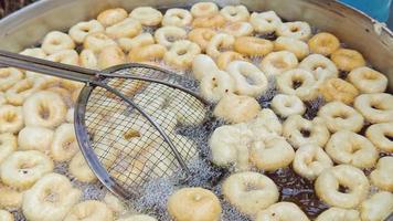 Turks anatolië traditioneel zoet toetje donut genaamd lokma video