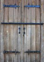 la textura de una puerta de madera antigua de los siglos XVI y XVII