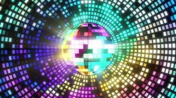 uma bola de discoteca brilhante com reflexos multicoloridos na parede. animação infinitamente em loop. video
