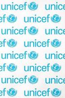 ternopil, ucrania - 2 de mayo de 2022 logotipo de unicef en papel. Unicef es un programa de las Naciones Unidas que brinda asistencia humanitaria y de desarrollo a niños y madres. foto