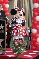 los angeles - 22 de enero minnie mouse en la ceremonia de la estrella de minnie mouse en el paseo de la fama de hollywood el 22 de enero de 2018 en hollywood, ca foto