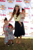 los angeles - 16 de agosto - ali landry en el pirata y la princesa de disney junior s - poder de hacer el bien en avalon el 16 de agosto de 2014 en los angeles, ca foto