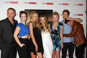 los angeles - 27 de marzo - sean carrigan, camryn grimes, melissa ordway, hunter king, kelli goss, lachlan buchanan, robert adamson en la proyección de a girl like her en los cines arclight de hollywood el 27 de marzo de 2015 en los angeles, ca foto