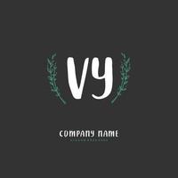 vy inicial de escritura a mano y diseño de logotipo de firma con círculo. hermoso diseño de logotipo escrito a mano para moda, equipo, boda, logotipo de lujo. vector