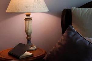 lampara vintage en dormitorio foto