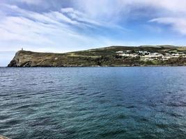 una vista de la isla de man en el verano foto