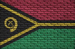 la bandera de vanuatu está pintada en una vieja pared de ladrillos foto