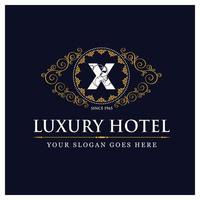 diseño de hotel de lujo con logo y vector de tipografía