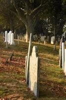 cementerio histórico en plymouth con cambio de hojas foto