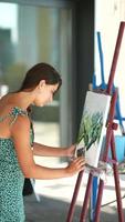 un' donna pittura nel arte classe video