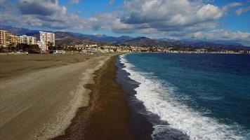 mooi antenne visie van zee kust in Spanje video