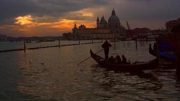 turismo na itália, gôndolas em veneza video