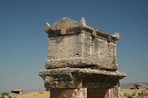 tumba en la ciudad antigua de hierápolis, pamukkale, denizli, turkiye foto