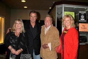 los angeles, 28 de septiembre - eric braeden, joseph sargent y esposas llegando a la proyección retrospectiva de colossus - the forbin project en el aero theater el 28 de septiembre de 2011 en santa monica, ca foto