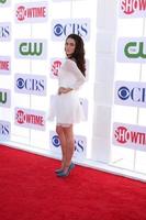 los angeles, 29 de julio - jessica lowndes llega a la fiesta tca de verano 2012 de cbs, cw y showtime en el estacionamiento adyacente del hotel beverly hilton el 29 de julio de 2012 en beverly hills, ca foto