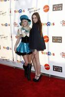 los angeles, 29 de oct - savvy y mandy llegando al 18th anual dream halloween los angeles at barker hanger el 29 de octubre de 2011 en santa monica, ca foto