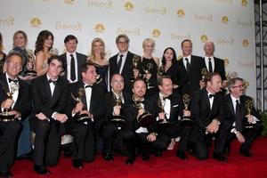 Los Ángeles, 25 de agosto - Elenco y productores de Breaking Bad en los premios Emmy en horario estelar de 2014, sala de prensa en el teatro Nokia en La Live el 25 de agosto de 2014 en Los Ángeles, CA. foto