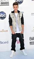 las vegas, 20 de mayo - justin bieber llega a los premios billboard 2012 en mgm garden arena el 20 de mayo de 2012 en las vegas, nv foto