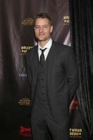 los angeles, 27 de abril - justin hartley en la recepción de los nominados a los premios emmy 2016 durante el día en el museo de hollywood el 27 de abril de 2016 en los angeles, ca foto