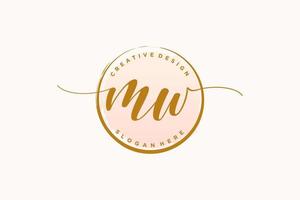 logotipo de escritura mw inicial con firma vectorial de plantilla de círculo, boda, moda, floral y botánica con plantilla creativa. vector