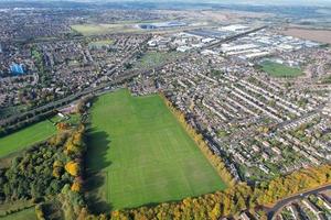 hermosa vista aérea de la ciudad británica, material de archivo de ángulo alto de drones foto