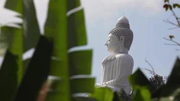 la vue sur le grand bouddha de phuket, point de repère de phuket, thaïlande video