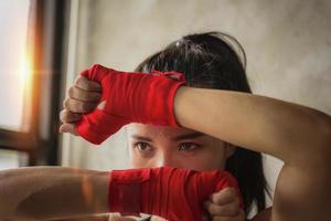 boxeadora joven y hermosa foto