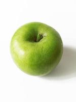 manzana verde aislada sobre fondo blanco foto
