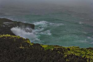 orilla del mar cerca de salalah, omán foto