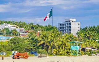 Olas de surfista de panorama extremadamente natural en la playa puerto escondido méxico. foto