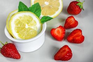 Lemon and strawberries photo