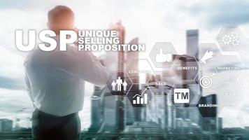 ups: propuestas de venta únicas. concepto de negocios y finanzas en una pantalla estructurada virtual. medios mixtos. foto