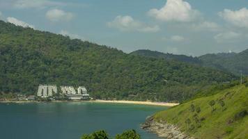 landskap timelapse. nai harn beach, phuket, thailand video