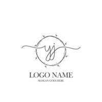 monograma de belleza yj inicial y diseño de logotipo elegante, logotipo de escritura a mano de firma inicial, boda, moda, floral y botánica con plantilla creativa. vector