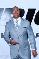 los angeles, 1 de febrero - dwayne johnson en el estreno de avengers age of ultron los angeles en el teatro chino tcl el 1 de abril de 2015 en los angeles, ca foto