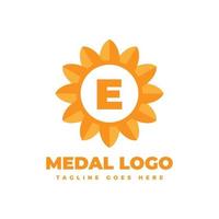 elemento de diseño de logotipo de vector de medalla de flor de letra e