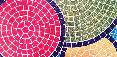 costura roja, azul, verde y amarilla sin patrón de mosaico para el fondo. línea colorida de papel tapiz geométrico. foto